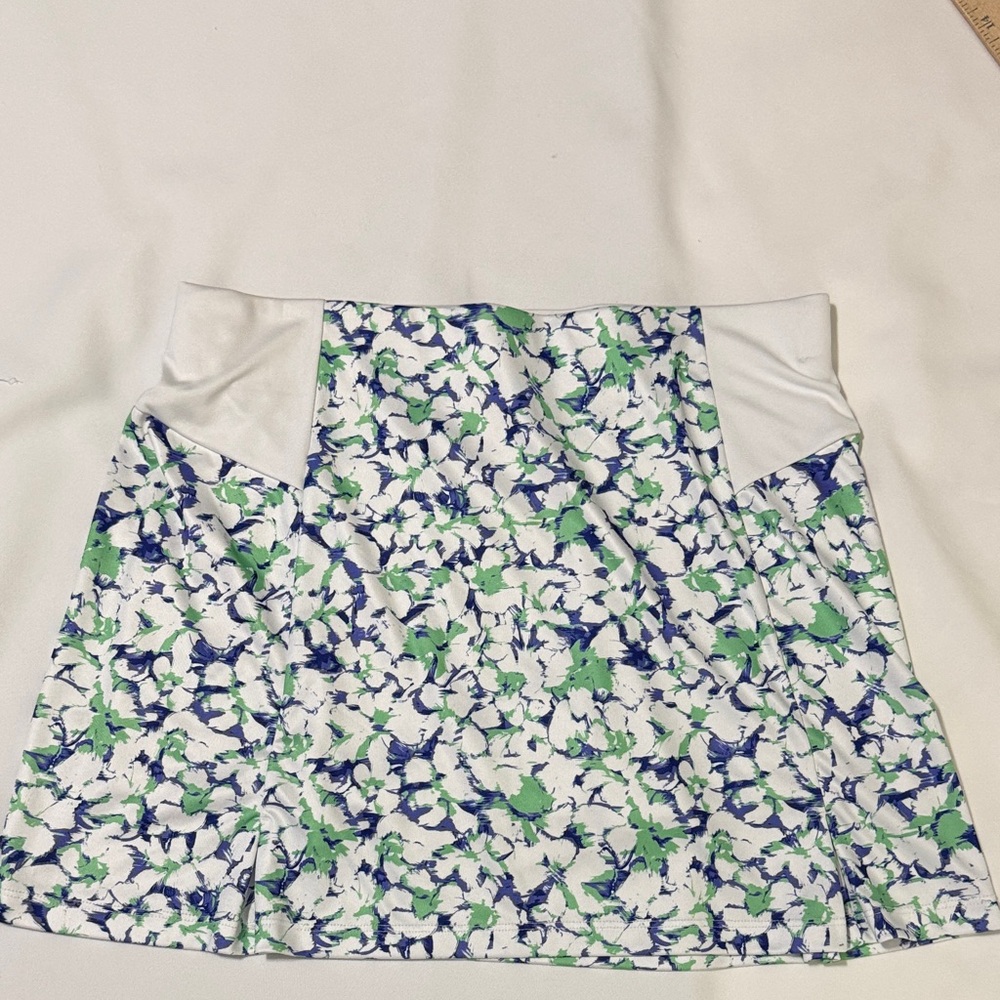 Like new, PGA Tour floral skort. Size L